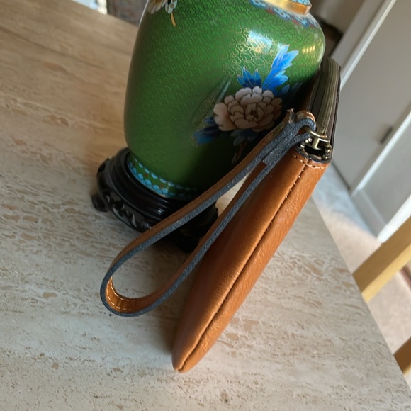 🌹New PATRICIA NASH Embossed Wristlet! - Picture 3 of 7